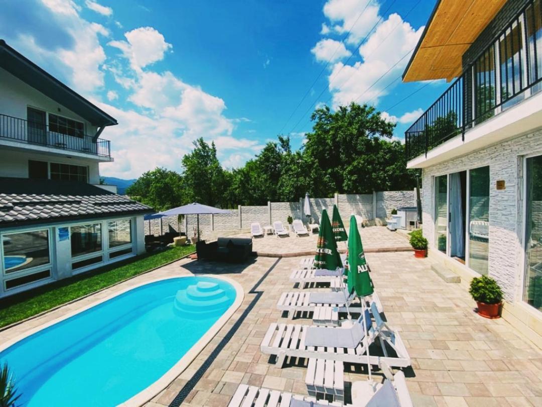 Green Hill Villa Calimanesti Exterior photo